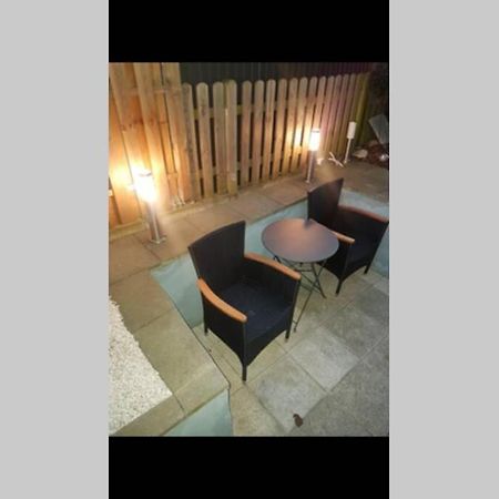 Schoene Wohnung In Karben - Rendel, Mit Freisitz Buitenkant foto