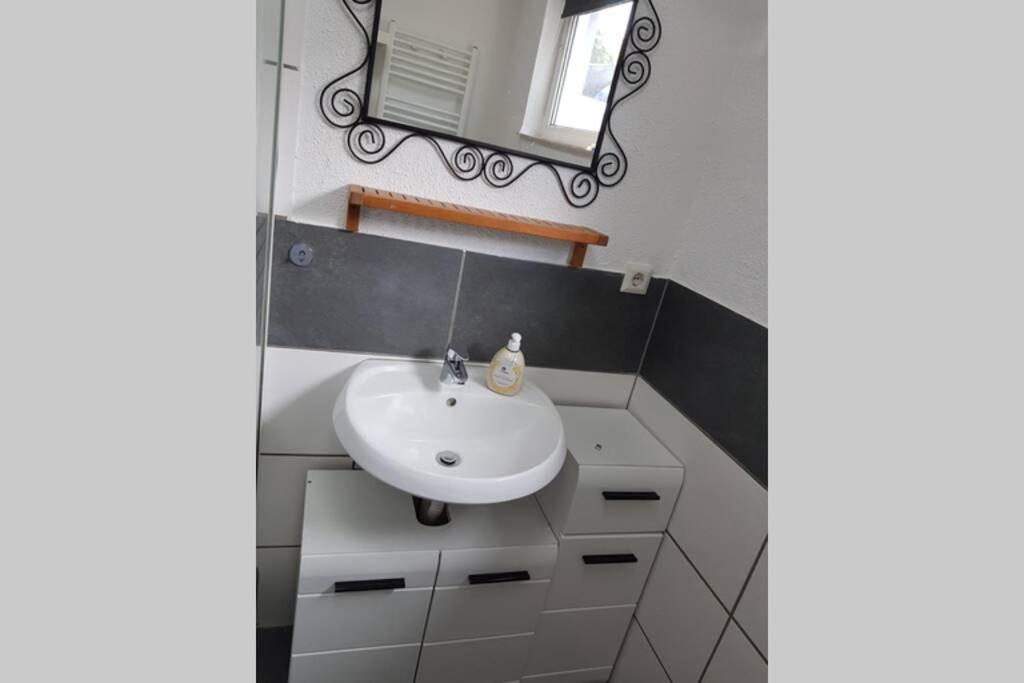 Schoene Wohnung In Karben - Rendel, Mit Freisitz Buitenkant foto