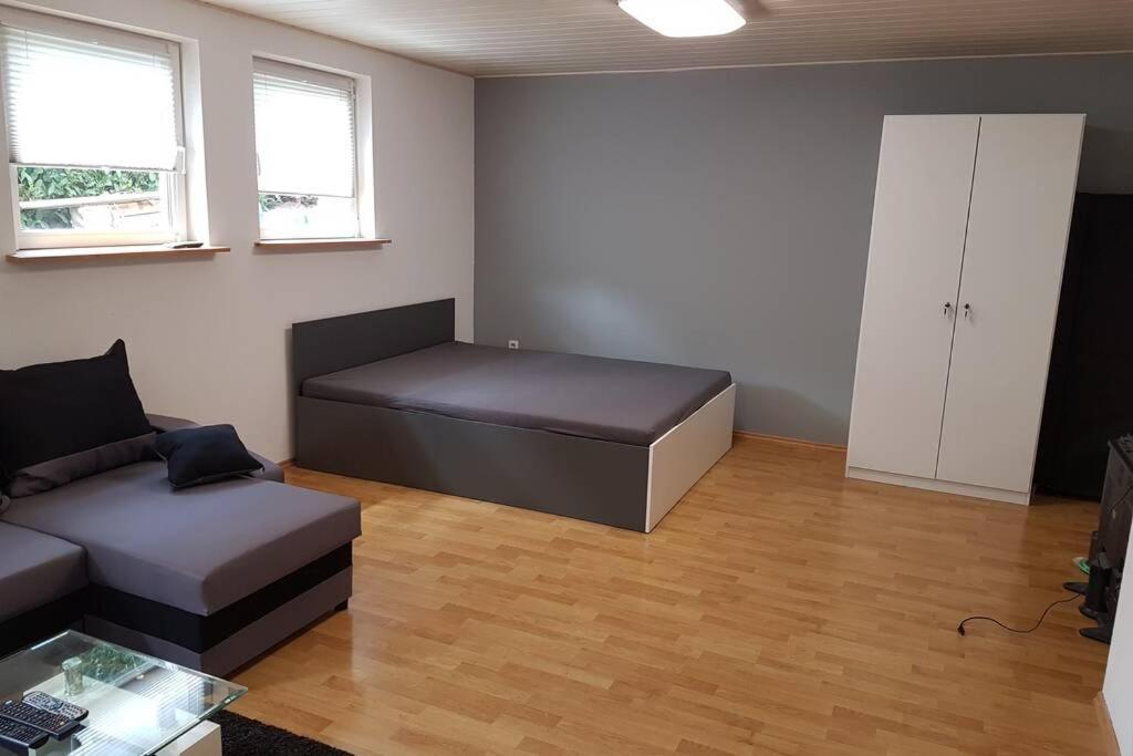 Schoene Wohnung In Karben - Rendel, Mit Freisitz Buitenkant foto