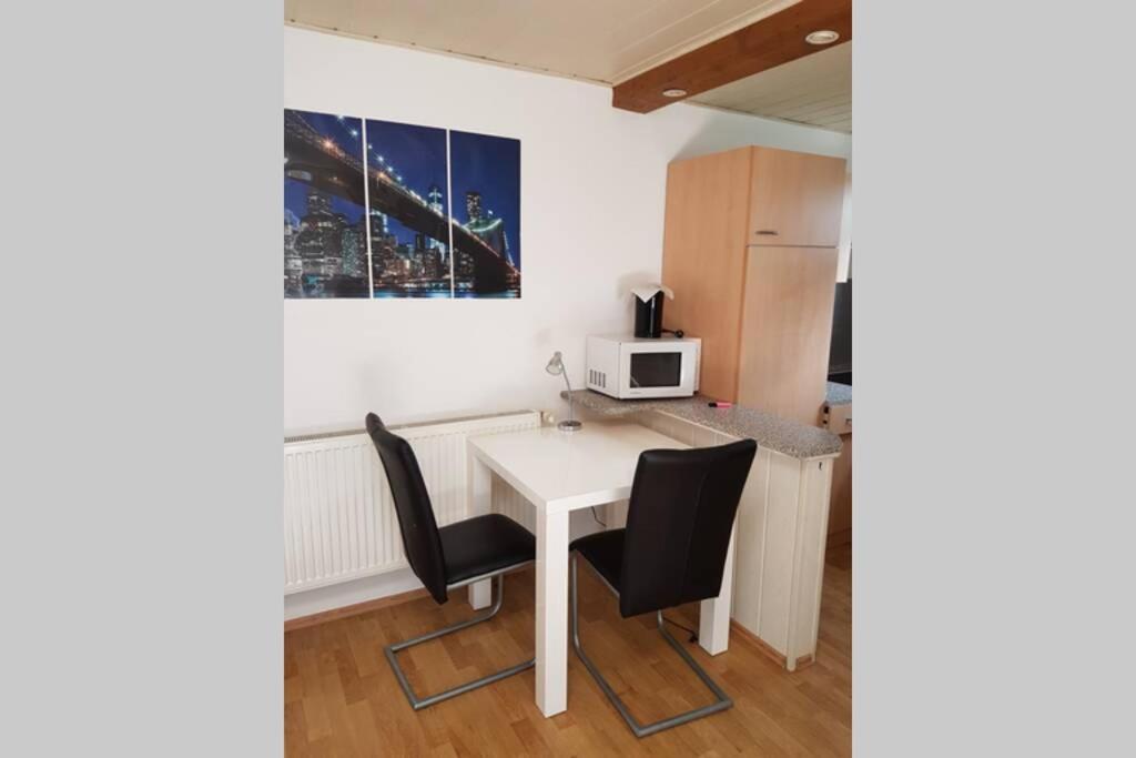 Schoene Wohnung In Karben - Rendel, Mit Freisitz Buitenkant foto