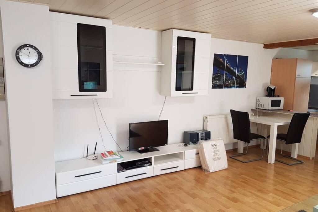 Schoene Wohnung In Karben - Rendel, Mit Freisitz Buitenkant foto